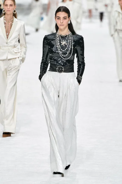 Look 60